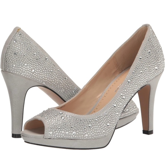 Adrienne Vittadini Women's Gervin beaded upper silver Pump size 6.5 - Picture 1 of 10